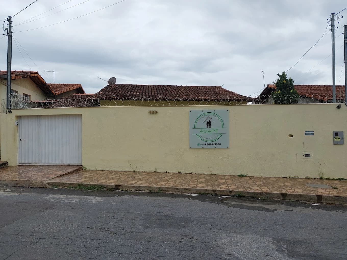 Ágape Residencial Sênior - Fachada Frontal e Entrada Principal em Sete Lagoas